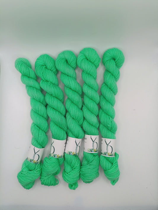Mini contrastant 20G - Base: Sock - Écheveaux de laine teints à la main.