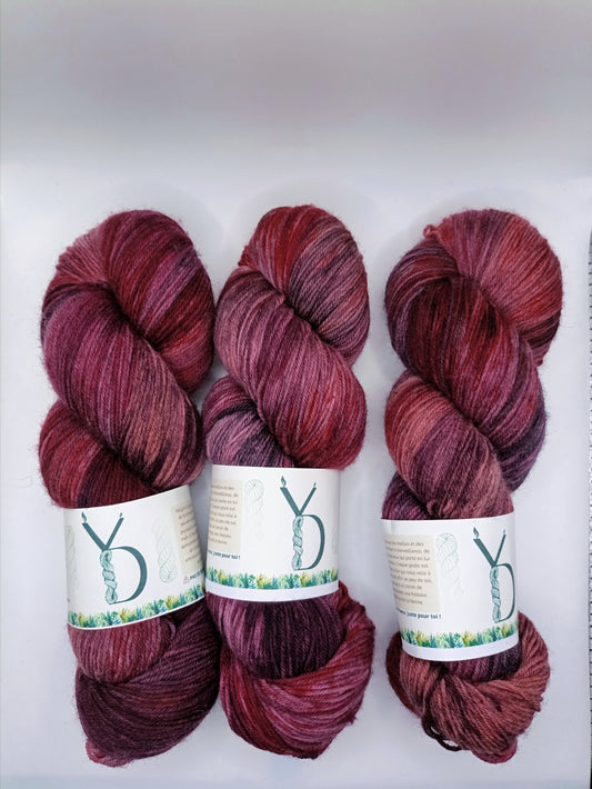 Lost Cherry - Écheveaux de laine teints à la main.