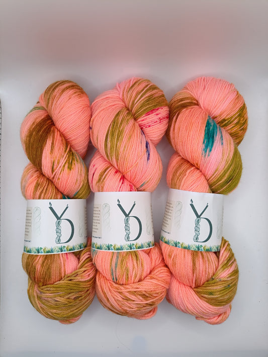 Astro Cancer - Écheveaux de laine teints à la main.