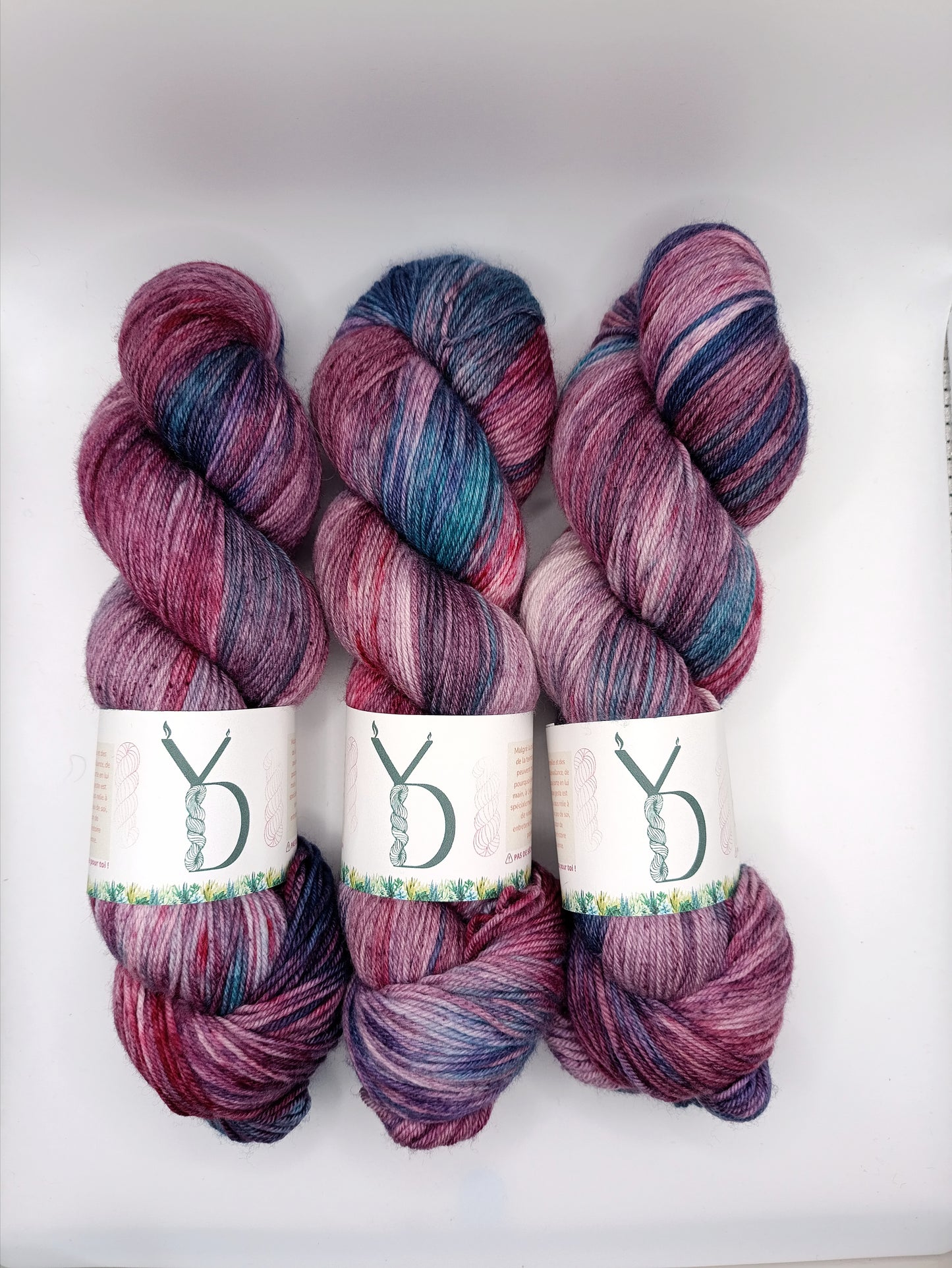 Christmas - Écheveaux de laine teints à la main.